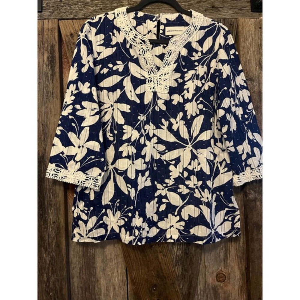 Alfred Dunner Floral Top Size 10 Blue White Crochet Trim 3/4 Sleeve